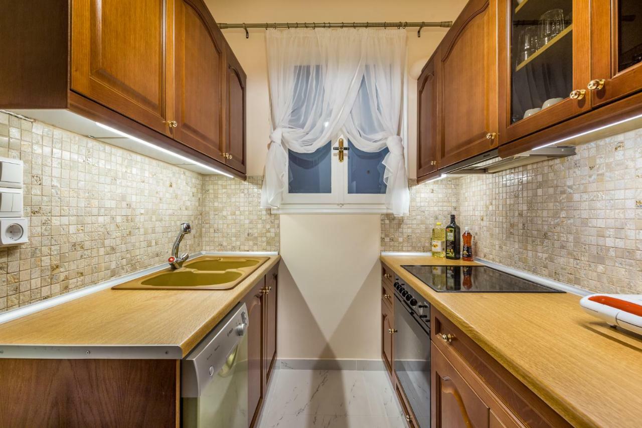 Chic Flat In Kolonaki Next To American Embassy Athens Ngoại thất bức ảnh
