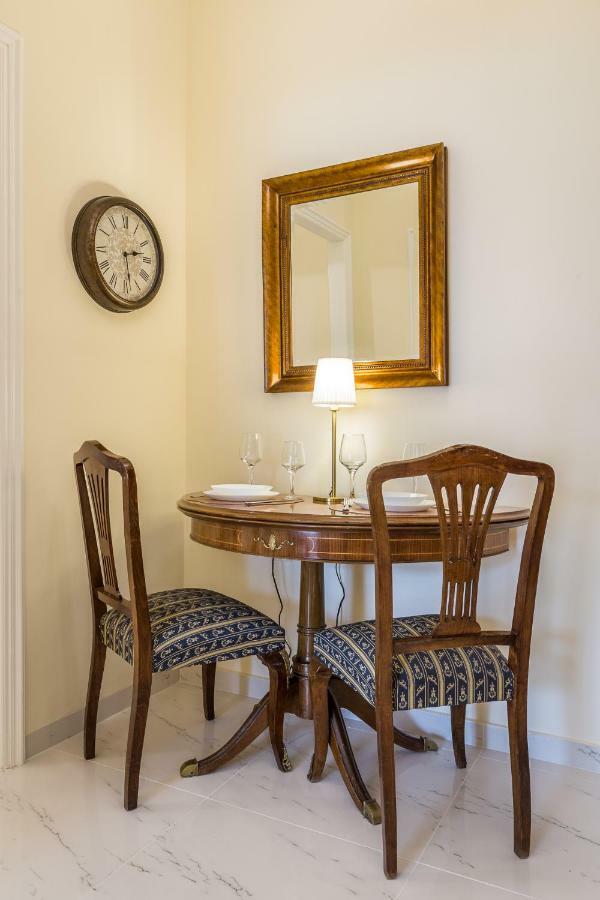 Chic Flat In Kolonaki Next To American Embassy Athens Ngoại thất bức ảnh